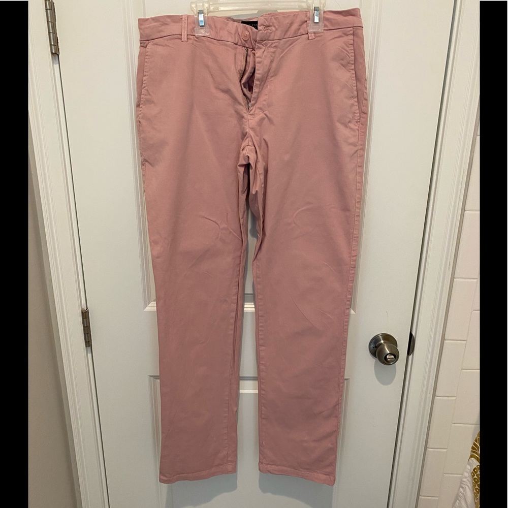 Bloomingdale’s mens pink pants. Like new.  Size 33x32.